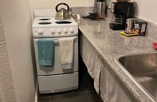 Castro Valley Cottage | Modern Private Clean Cottage