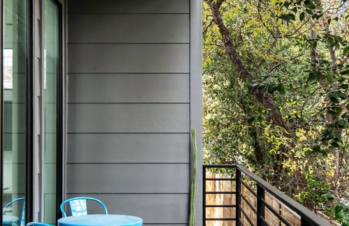 Cherrywood House | Modern & Private East Austin Digs!