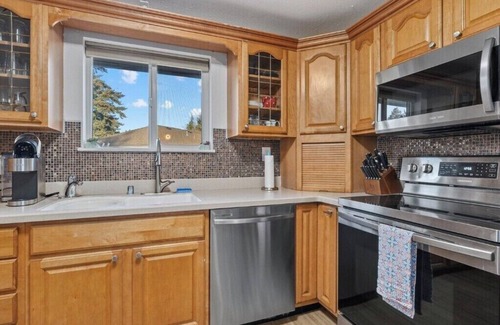 Highline House | Modern Private Getaway Near SeaTac & Downtown!