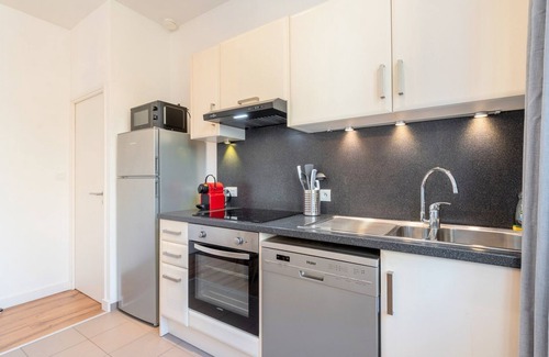 Marcq-en-Baroeul Apartment | Modern, quiet 3-bedroom apartment with parking