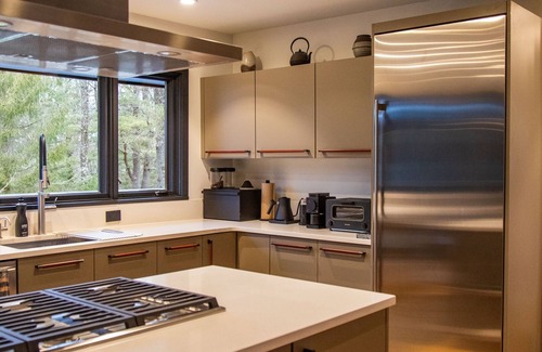 Rhinebeck House | Modern Ranch 4 minutes to Rhinebeck Village with Heated Pool