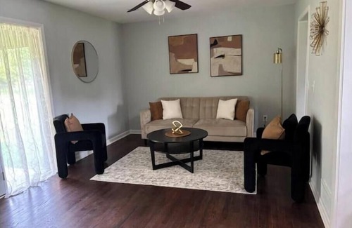 Marietta House | Modern Ranch in West Cobb in Upscale Neighborhood