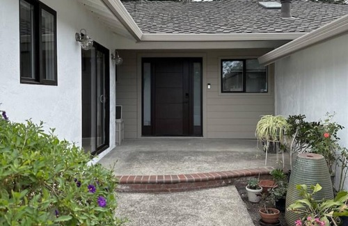 Santa Clara House | Modern, Renovated 5b/3ba near Apple, Kaiser