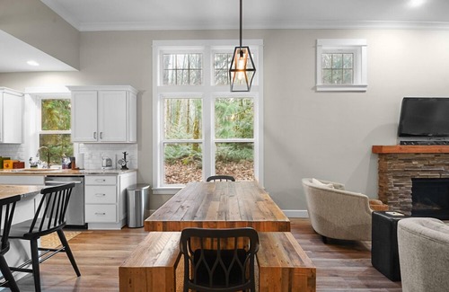 Welches House | Modern Retreat in Mt Hood | Dog Friendly