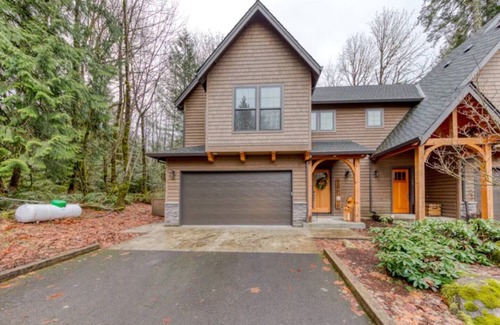 Welches House | Modern Retreat in Mt Hood | Dog Friendly