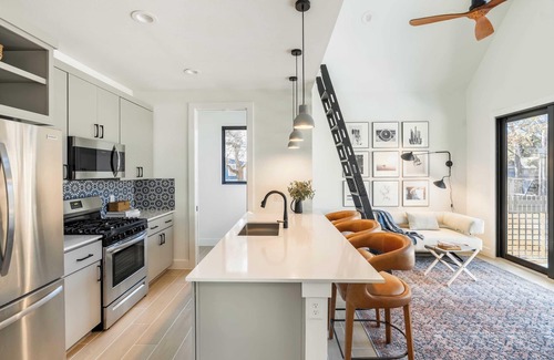 Bouldin Cottage | Modern Retreat w/Pool, Guest House & Deck Lounge Henley by Avantstay