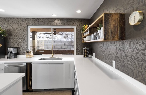 Mount Olympus House | Modern Retreat with Pool, Hot Tub & Amazing Views!