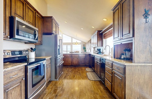 Diamond Point House | Modern retreat with beautiful ocean view, decks, gas grill and Wifi