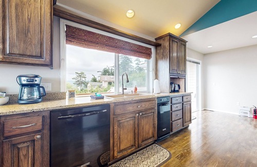Diamond Point House | Modern retreat with beautiful ocean view, decks, gas grill and Wifi