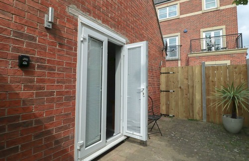 Newcastle-upon-Tyne House | Modern Room with Private Outdoor space | Pass The Keys