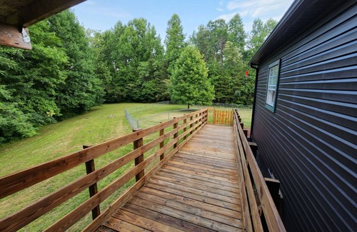 Rocky Grove Apartment | Modern & Rustic Apt (3beds) Across From Natl Park!