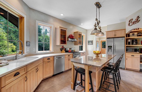 Conway House | Modern rustic lodge set in the White Mountains and minutes from North Conway.