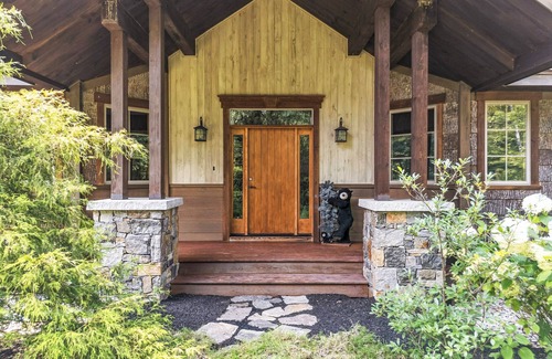 Conway House | Modern rustic lodge set in the White Mountains and minutes from North Conway.