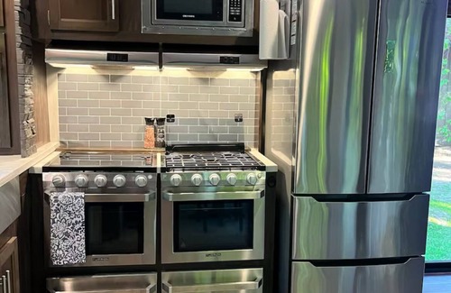 Grand Rapids House | Modern RV come “GLAMP” in style