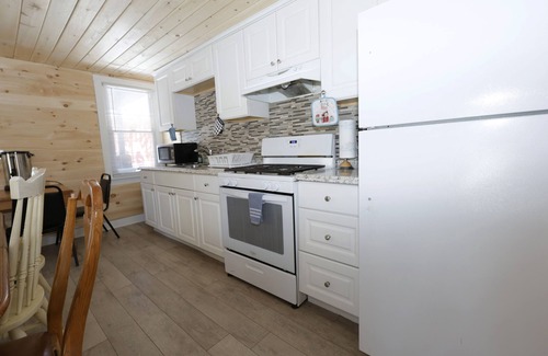 Tannersville Ski Chalet | Modern Sauna 8BR Sleeps 284+ HOT tub Just 5 mins to Hunter Mountain