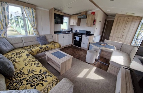 Aberystwyth Cabin | Modern Sea Viev Pet Friendly 2-bed static caravan