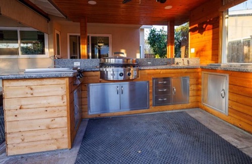 Edenvale House | Modern Single Family House With Large Backyard