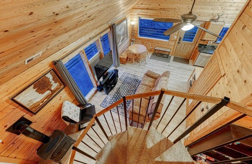Indian Mountain Cabin | Modern Smart Cabin. Xbox, 2 TVs, Mountain Views & 18 Hole Frisbee Golf Course!