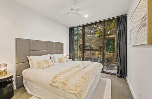 South Brisbane Apartment | Modern South Bank Apt Walk to Dining & Museums