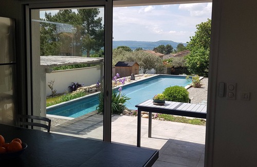 Pertuis House | Modern South Luberon villa, 18m swimming corridor, panoramic view of Ste Victoire
