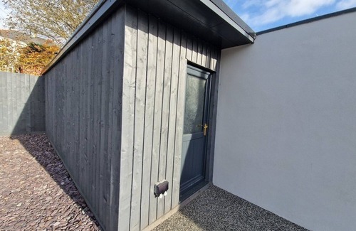Merthyr Tydfil House | Modern & Spacious 5 Bedroom Bungalow with Parking