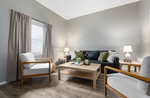 Muncie House | Modern space close to BSU/DWTN/Hospital