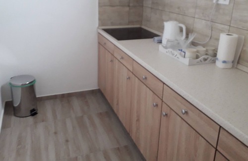 Bodrogkeresztur House | Modern, Spacious Home 2 mins from "R' Shayele"