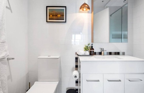 Geelong Apartment | Modern, Spacious 2BR Apartment with Ocean Views