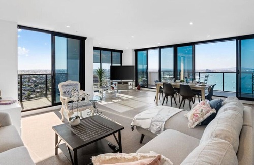 Geelong Apartment | Modern, Spacious 2BR Apartment with Ocean Views