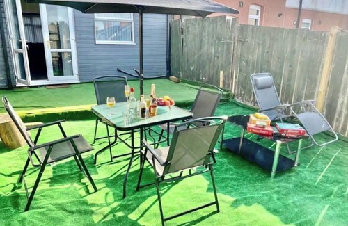 Manchester House | Modern, spacious and comfortable 3 bedroom home.