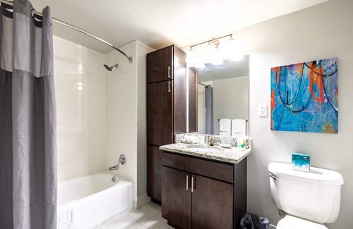 White Plains Apartment | Modern & Spacious Apt Close to NYC-BSC-221G
