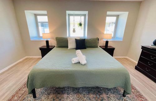 Memorial House | Modern & Spacious Apartment in West Houston Close to City Attractions