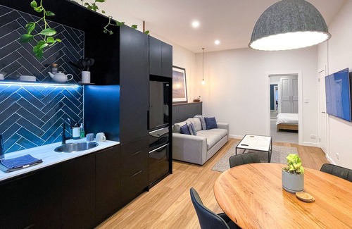 Launceston CBD Apartment | Modern, spacious CBD Apartment across from City Park