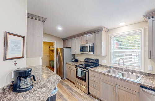 Coos Bay House | Modern, spacious home near the bay with grill, washer/dryer, & large yard