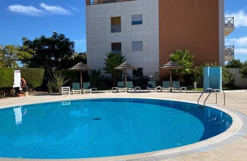 Montechoro Apartment | Modern Spacious Poolside, Ground-floor apartment in Corcovada Albufeira