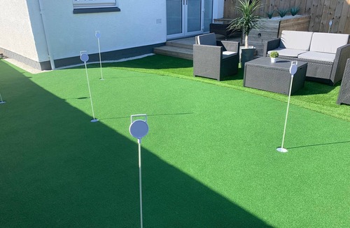 St. Andrews House | Modern St Andrews Golf 3 Bedroom House, Large Putting Green, Private Rear Garden