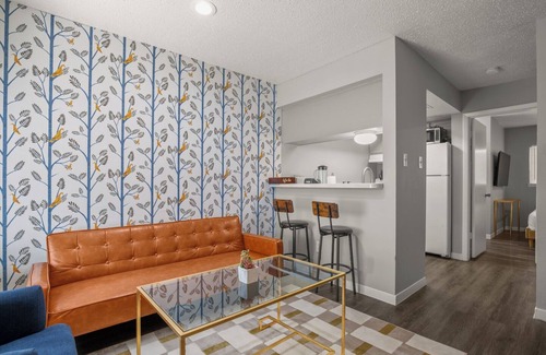 Hancock Apartment | Modern Stay Near Downtown | Fast Wi-Fi+ Parking