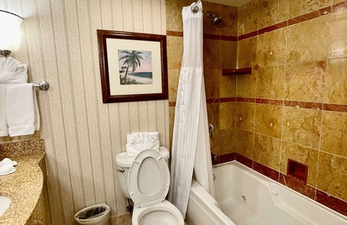 Chinatown Hotel | Modern Stay with Free Breakfast and Outdoor Pool Close to Houston Hotspots