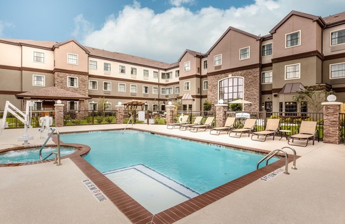 Spring Branch West Apartment | Modern Studio | 24 Hour Business Center + Fitness Center + Outdoor Pool