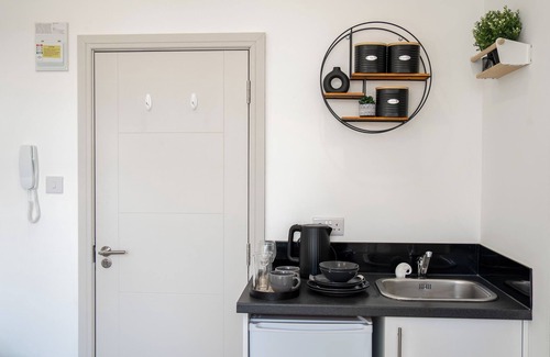 Sutton Central Apartment | Modern Studio Apartment in Sutton, London