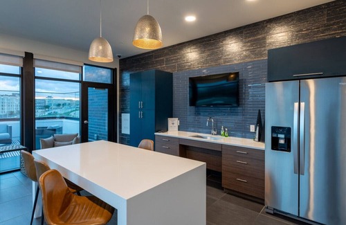 Milwaukee Apartment | Modern Studio Apt with Skywalk to Fiserv, Rooftop, and Parking