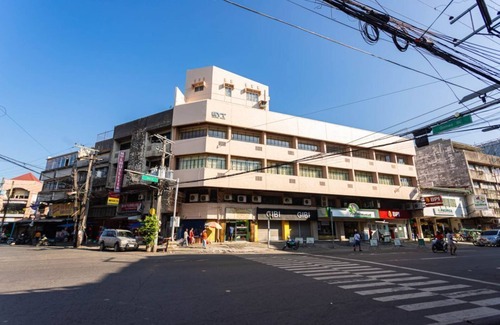 Downtown Tacloban Apartment | Modern Studio at Etsu Hotel near Balyuan Amphitheater
