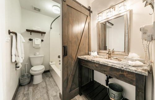 Truckee House | Modern Studio Deluxe #231 at Donner Lake Village