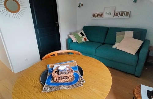 Sauzon Apartment | Modern studio in Sauzon with WIFI and port view