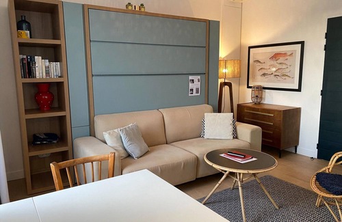 Sauzon Apartment | Modern studio in Sauzon with kitchenette and Wi-Fi