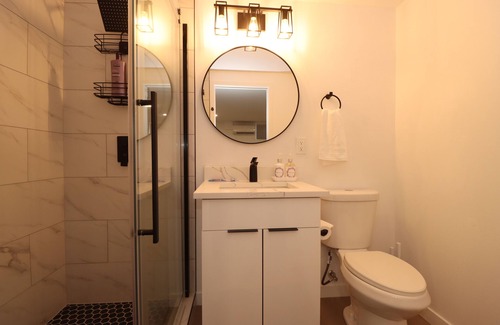 Columbia City Apartment | Modern studio in Seattle near Downtown, Airport, Stadiums, light rail.
