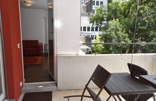 Seefeld Apartment | Modern studio in the city center (Flower 22)