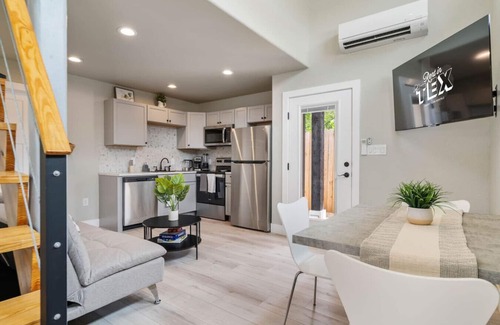 St. Johns House | Modern Studio + Loft & Full Bath | Cozy Stay