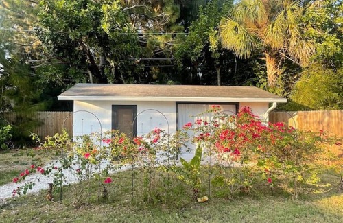 Whitfield Villa | Modern Studio Near SRQ Airport
