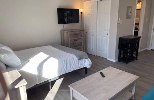 University Heights Apartment | Modern Studio - Near Unm, Nob Hill And Downtown